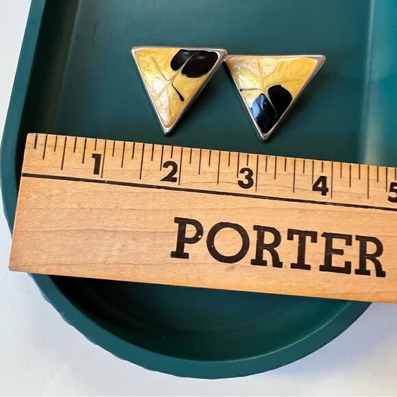 3 PAIRS Vintage Chartreuse Yello Black Clip Earrings Bundled Lot - Picture 5 of 7